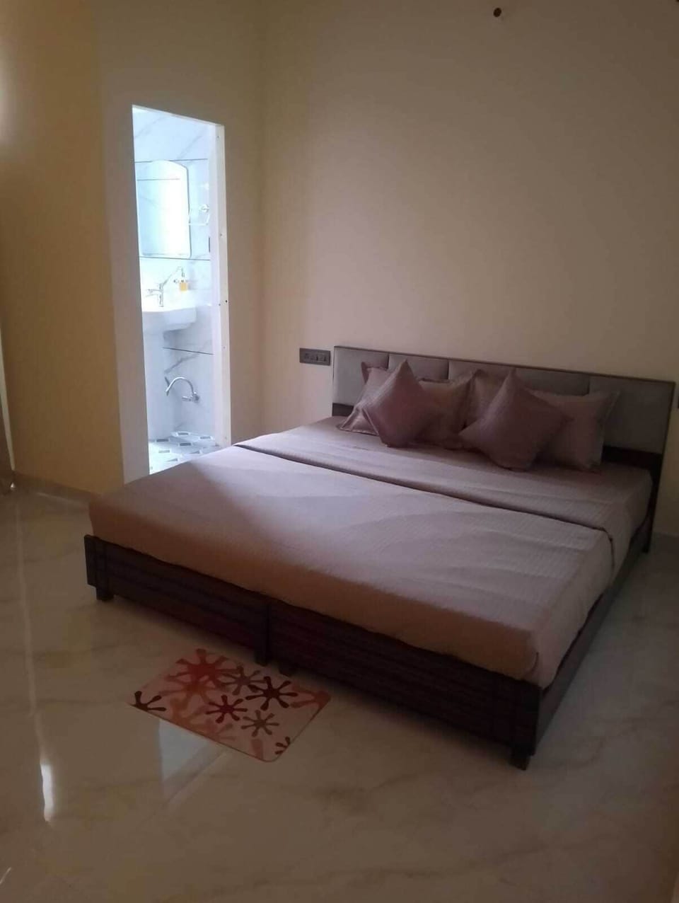 Deluxe Room | Desk, laptop workspace, rollaway beds, free WiFi