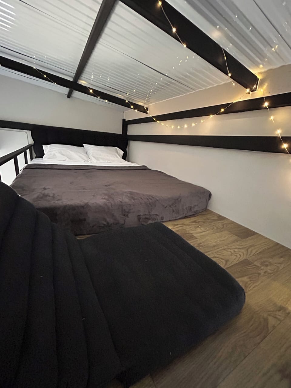 Deluxe Studio, Canal View | Living area