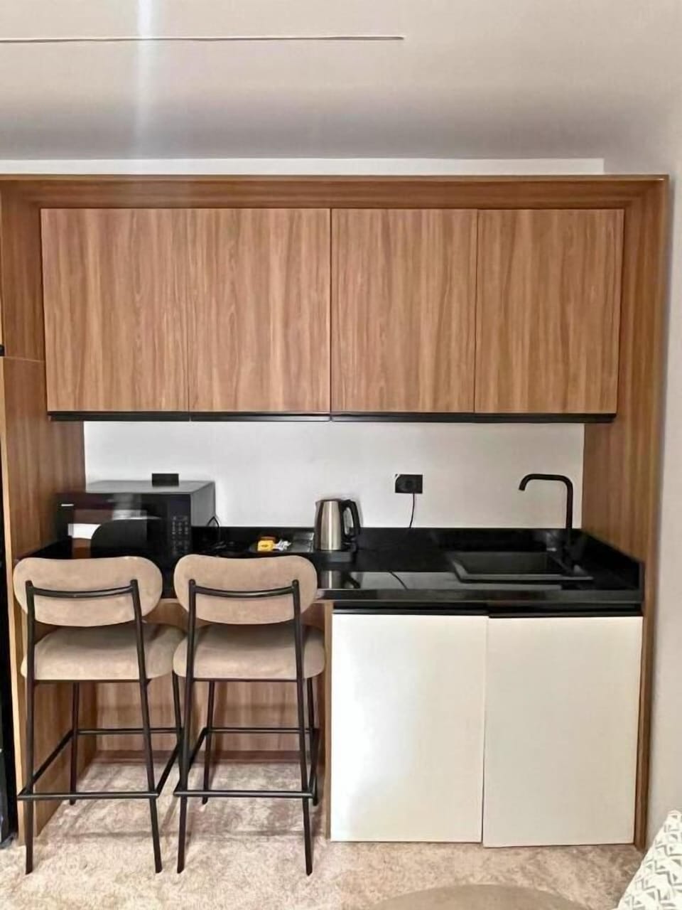 Deluxe Studio | Private kitchenette | Electric kettle