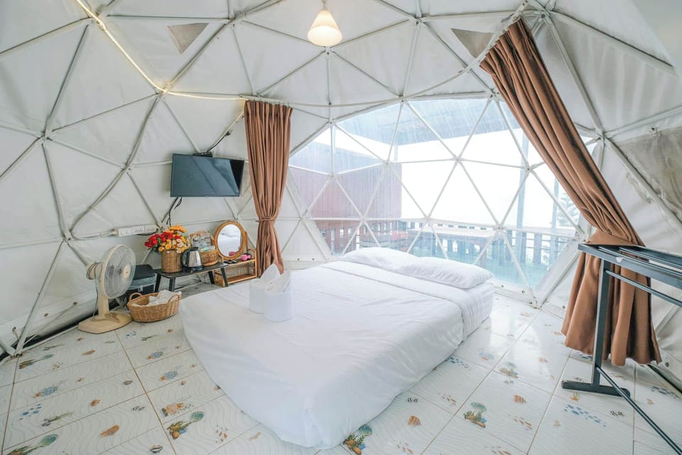 Deluxe Tent, Mountain View | Desk, free WiFi, bed sheets