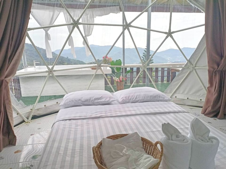Deluxe Tent, Mountain View | Desk, free WiFi, bed sheets