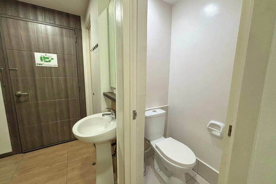 Superior Double Room | Bathroom | Shower, rainfall showerhead, towels, soap