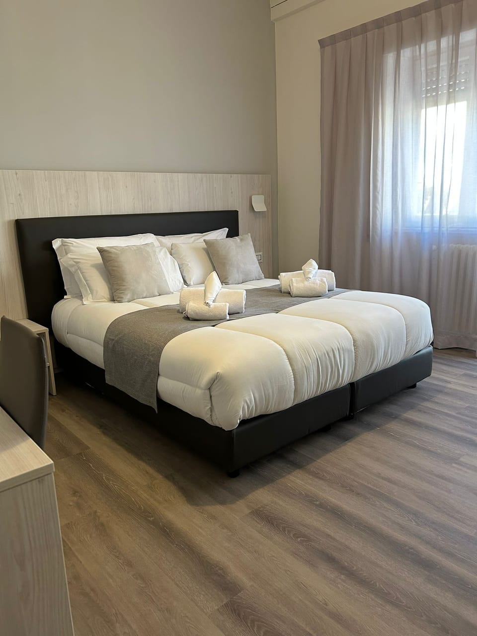 Classic Double or Twin Room, Balcony | In-room safe, blackout drapes, free WiFi, bed sheets