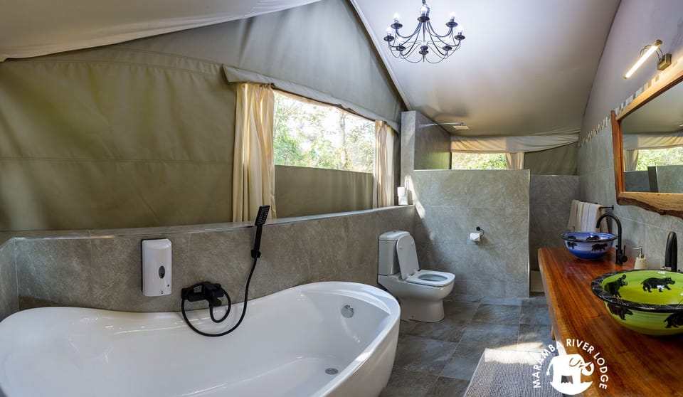 Luxury Tent | Bathroom | Towels, soap, shampoo, toilet paper