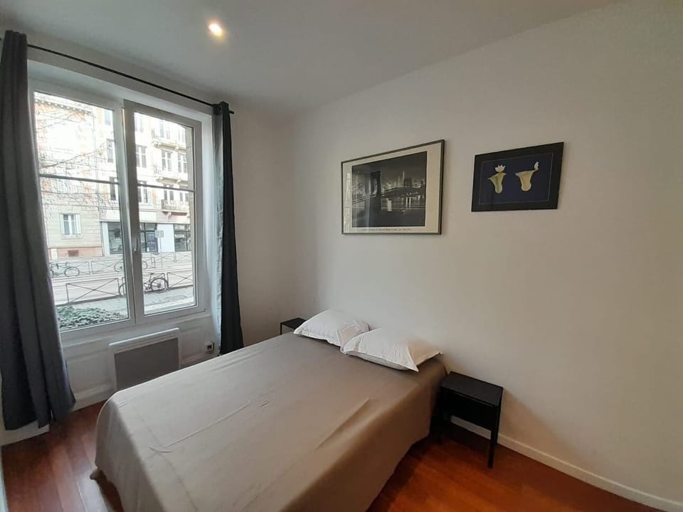 Double Room, Shared Bathroom (avec lavabo) | Free WiFi, bed sheets