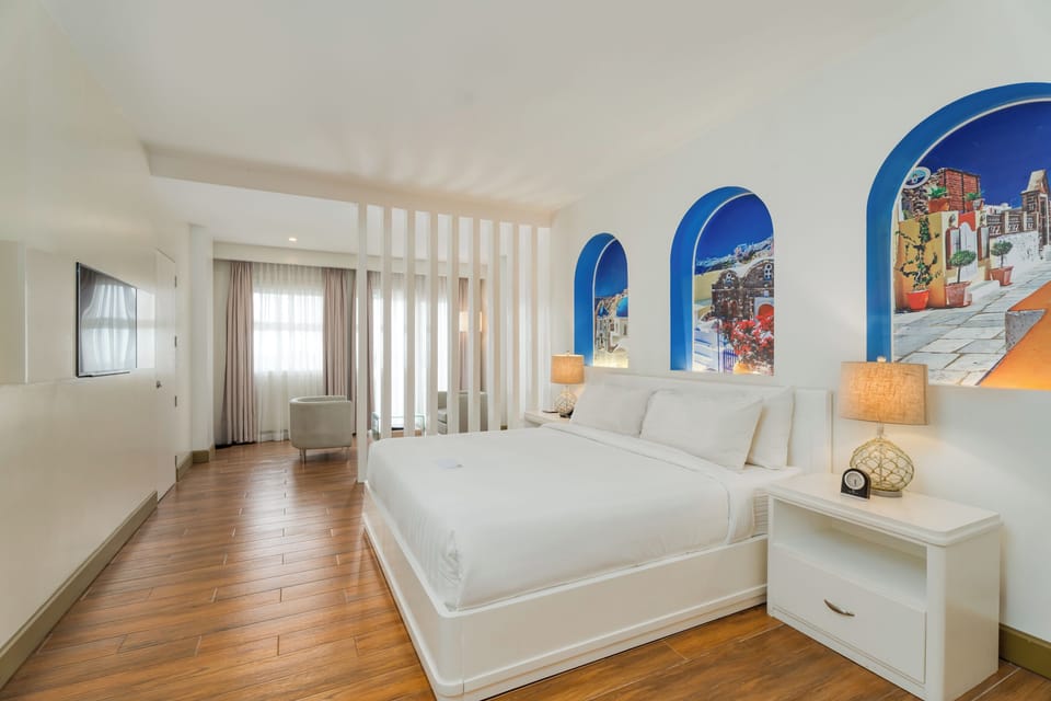 Junior Suite, 1 King Bed, Non Smoking, City View | Free WiFi, wheelchair access