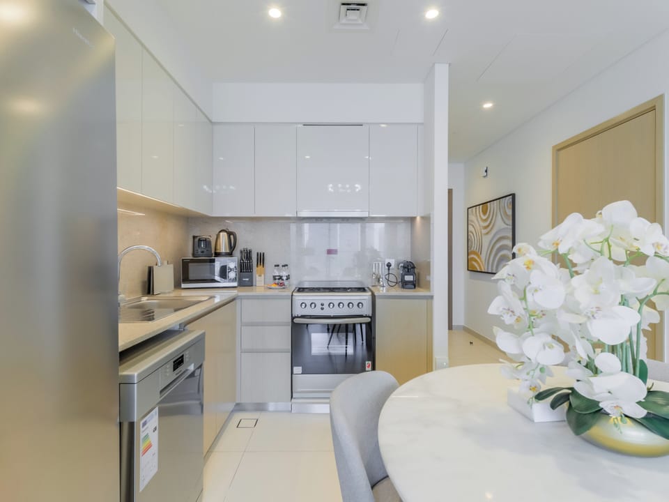 Luxury Apartment, Balcony, City View | Private kitchen | Espresso maker, coffee/tea maker, electric kettle, toaster