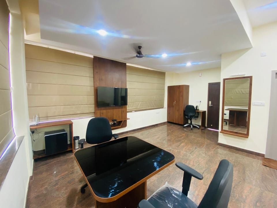 Desk, laptop workspace, soundproofing, free WiFi