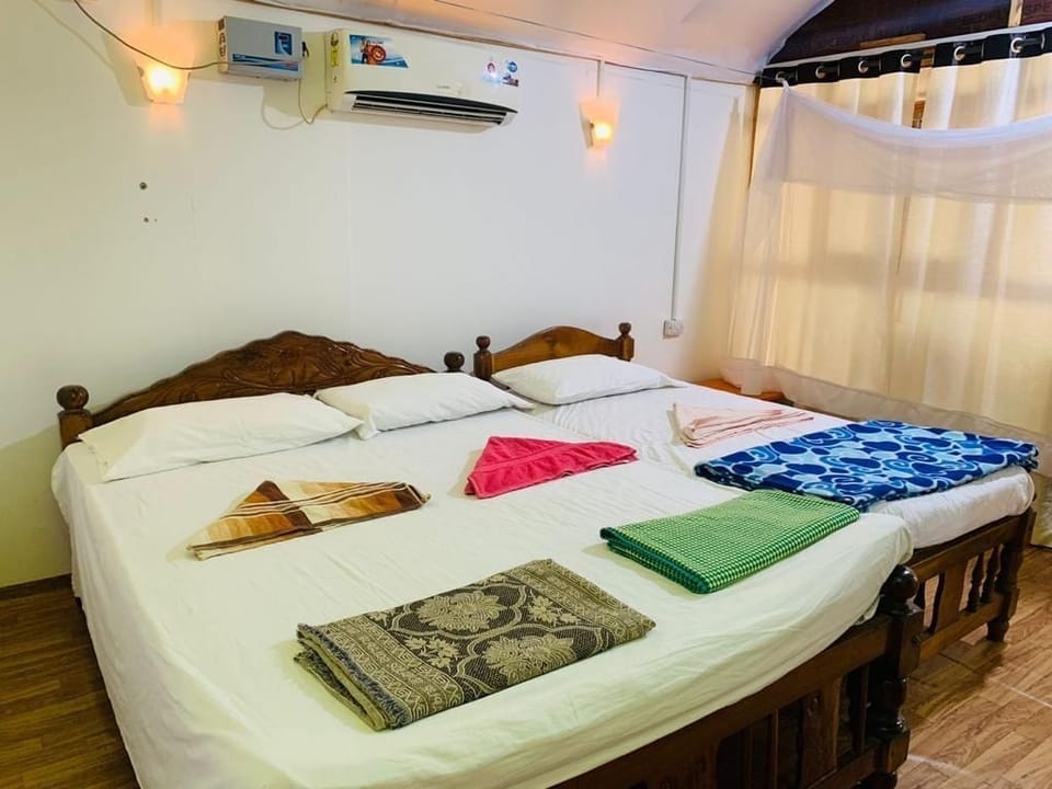 Rollaway beds, bed sheets