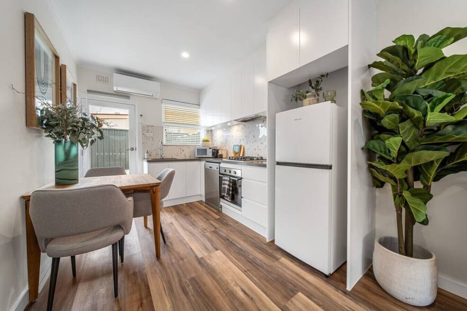 Prepare meals effortlessly in the sleek kitchen, fitted with quality appliances and plenty of storage..