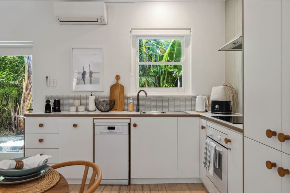 Compact, stylish, and fully equipped—the perfect space for cooking at home.