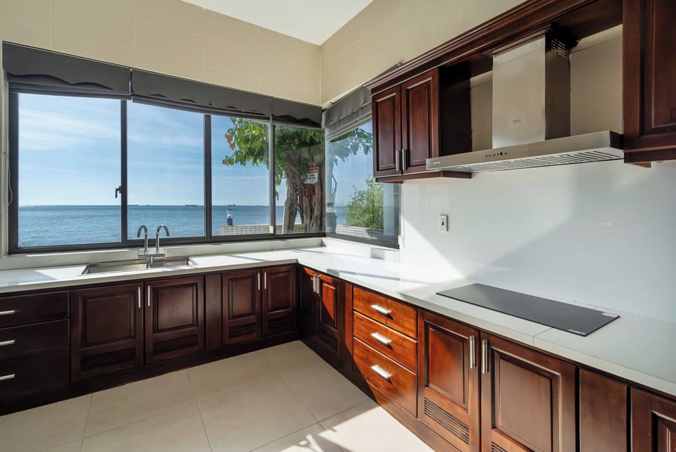 Luxury Villa, 4 Bedrooms, Ocean View, Beachfront | Private kitchen