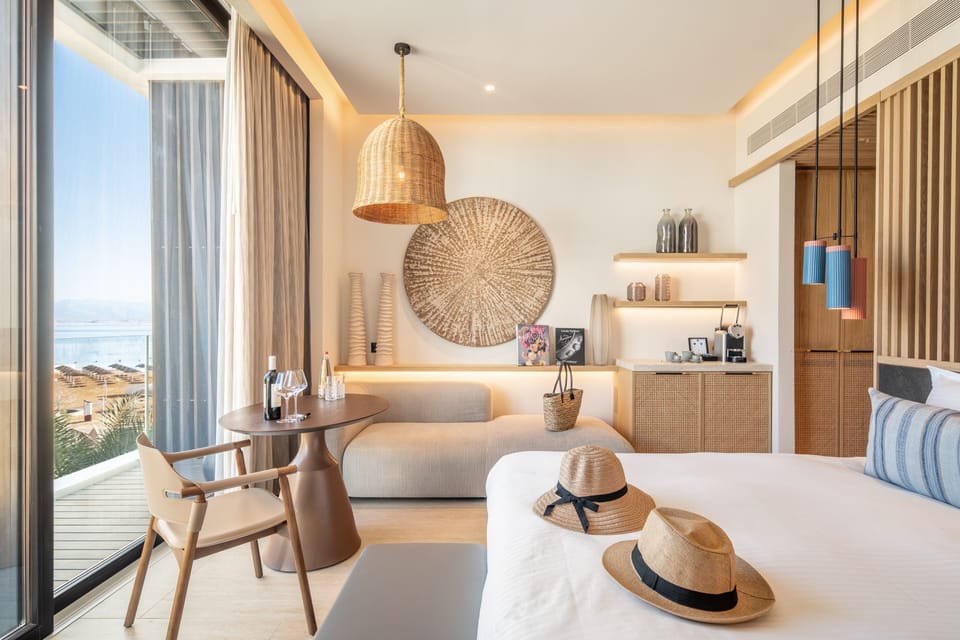 Kayma Room | In-room safe, desk, soundproofing, iron/ironing board