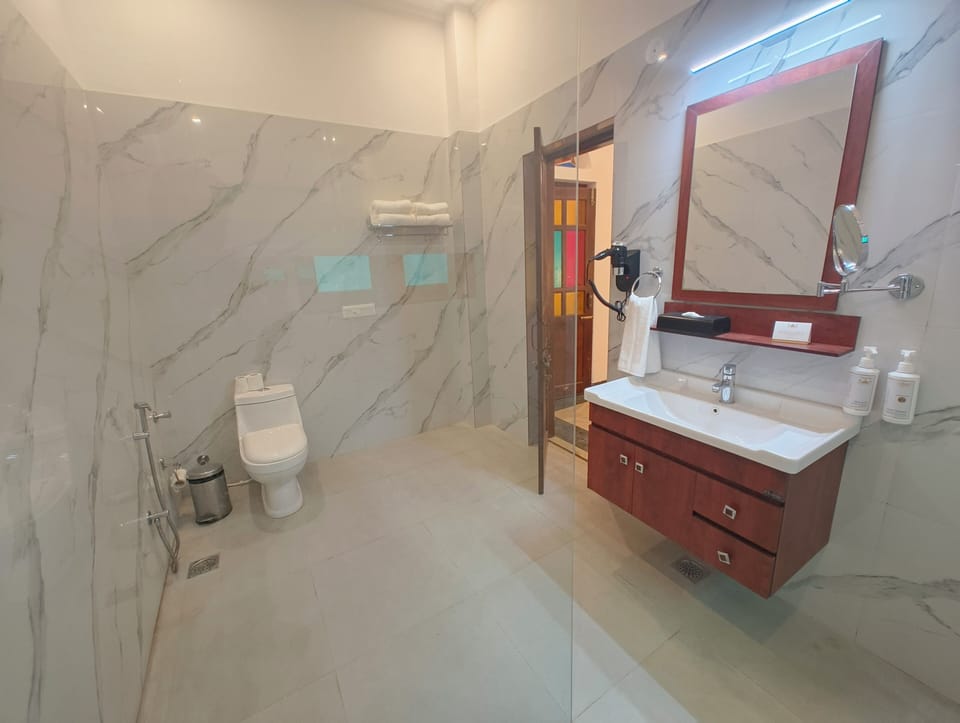 Kamal Mahal with Terrace | Bathroom | Hair dryer, bathrobes, towels