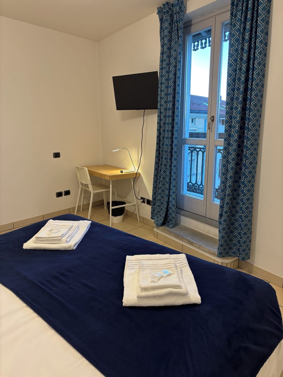 Basic Double or Twin Room, Bathtub, City View | WiFi (free)