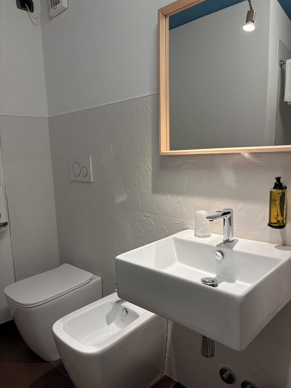 Basic Room | Bathroom