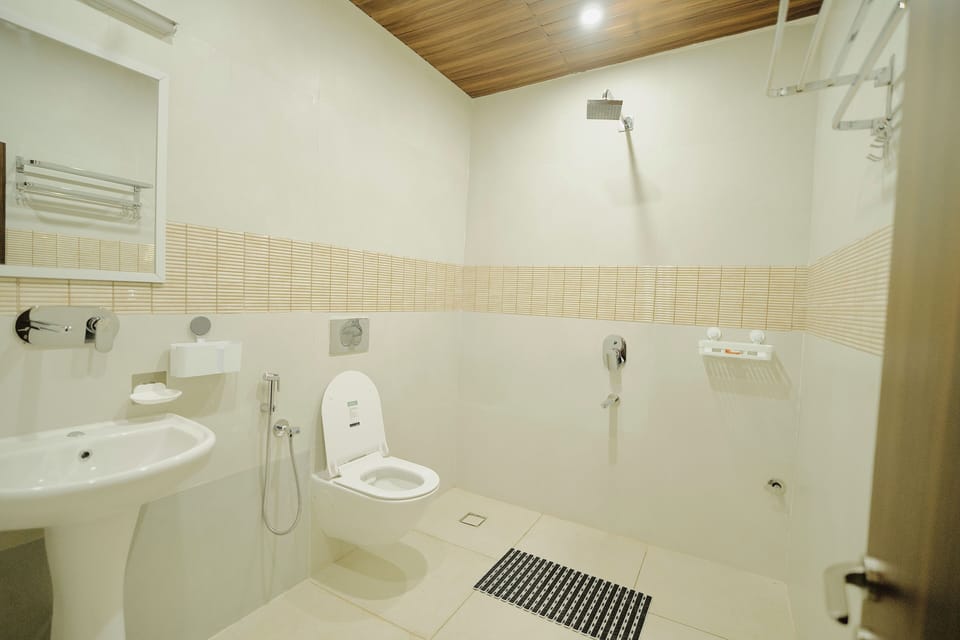 Standard Room | Bathroom | Shower, towels, soap, shampoo