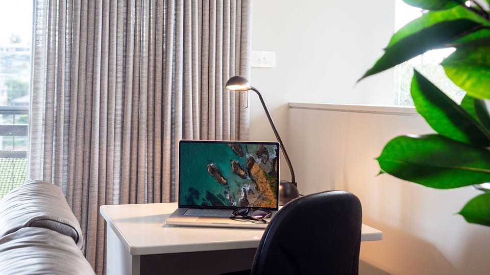 Surf N Turf | Upstairs living room | Smart TV | Office space | Views of Bonaria Oval