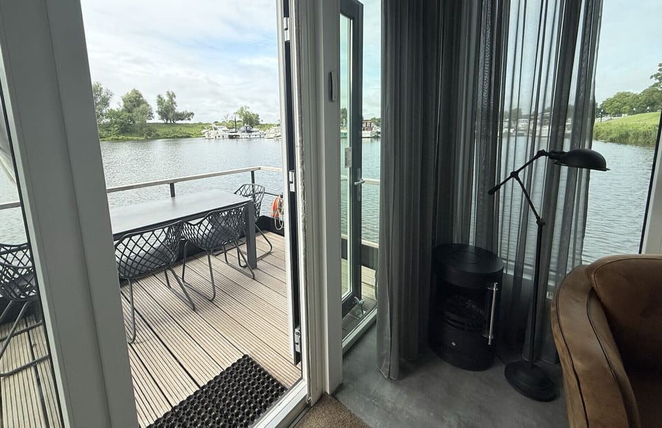 Terrace - Maasterp - Woonboot 1