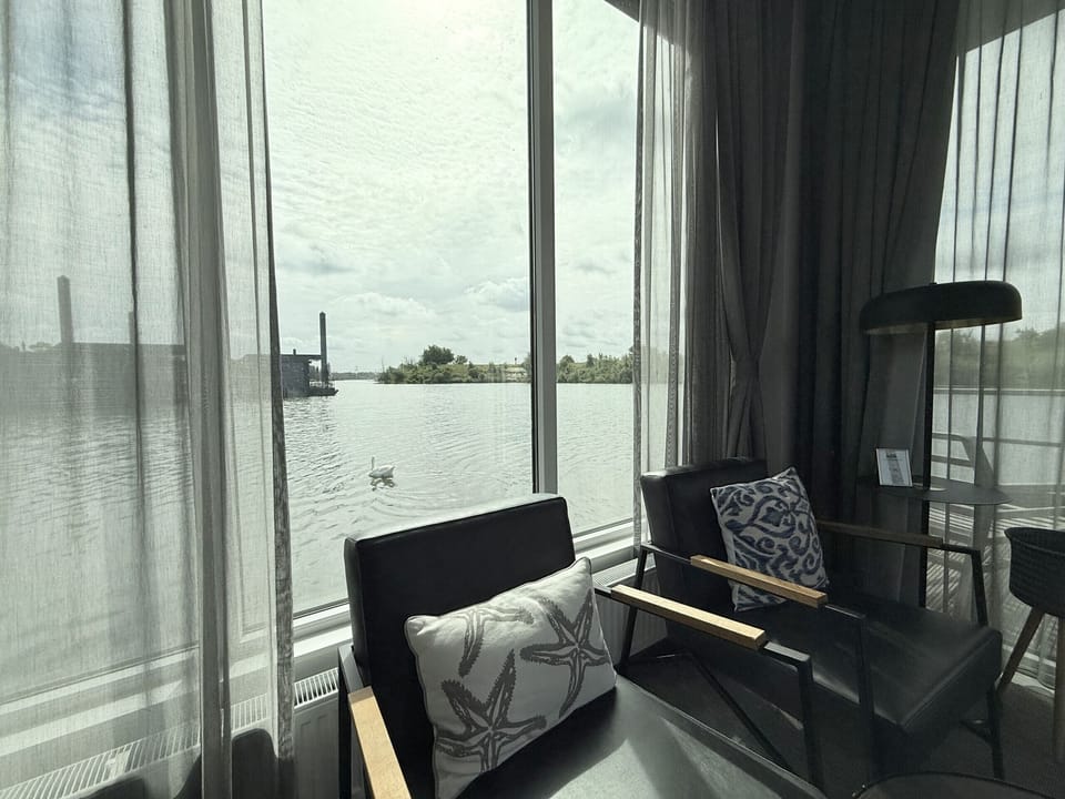 Maasterp - Woonboot 5 - living room