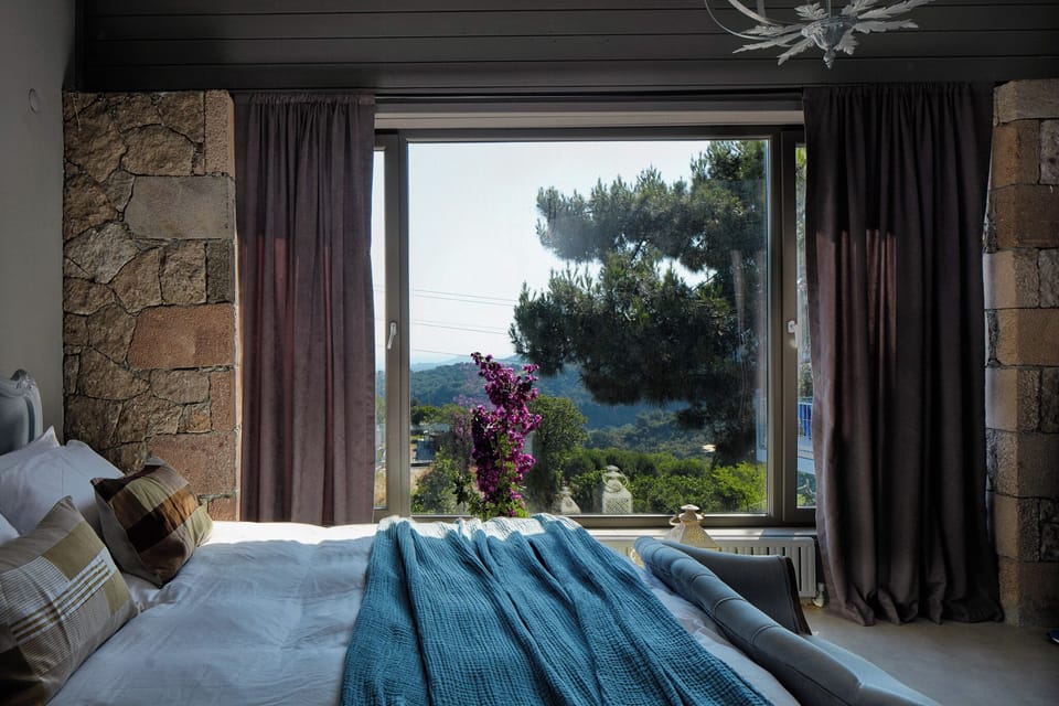 Deluxe Double Room, Sea View | Free WiFi, bed sheets