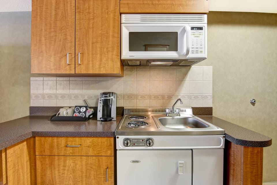 Coffee/tea maker, mini-fridge, microwave