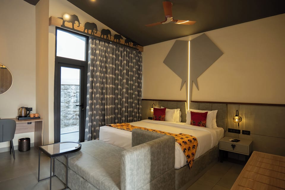 Deluxe Cottage, Balcony | Desk
