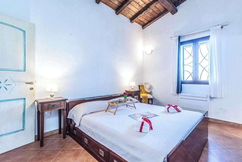 Family Villa, 4 Bedrooms, Fireplace, Mountainside (Villa La Licciola) | 4 bedrooms
