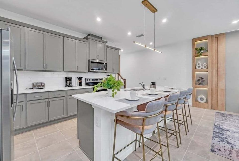 Townhome, 5 Bedrooms | Private kitchen