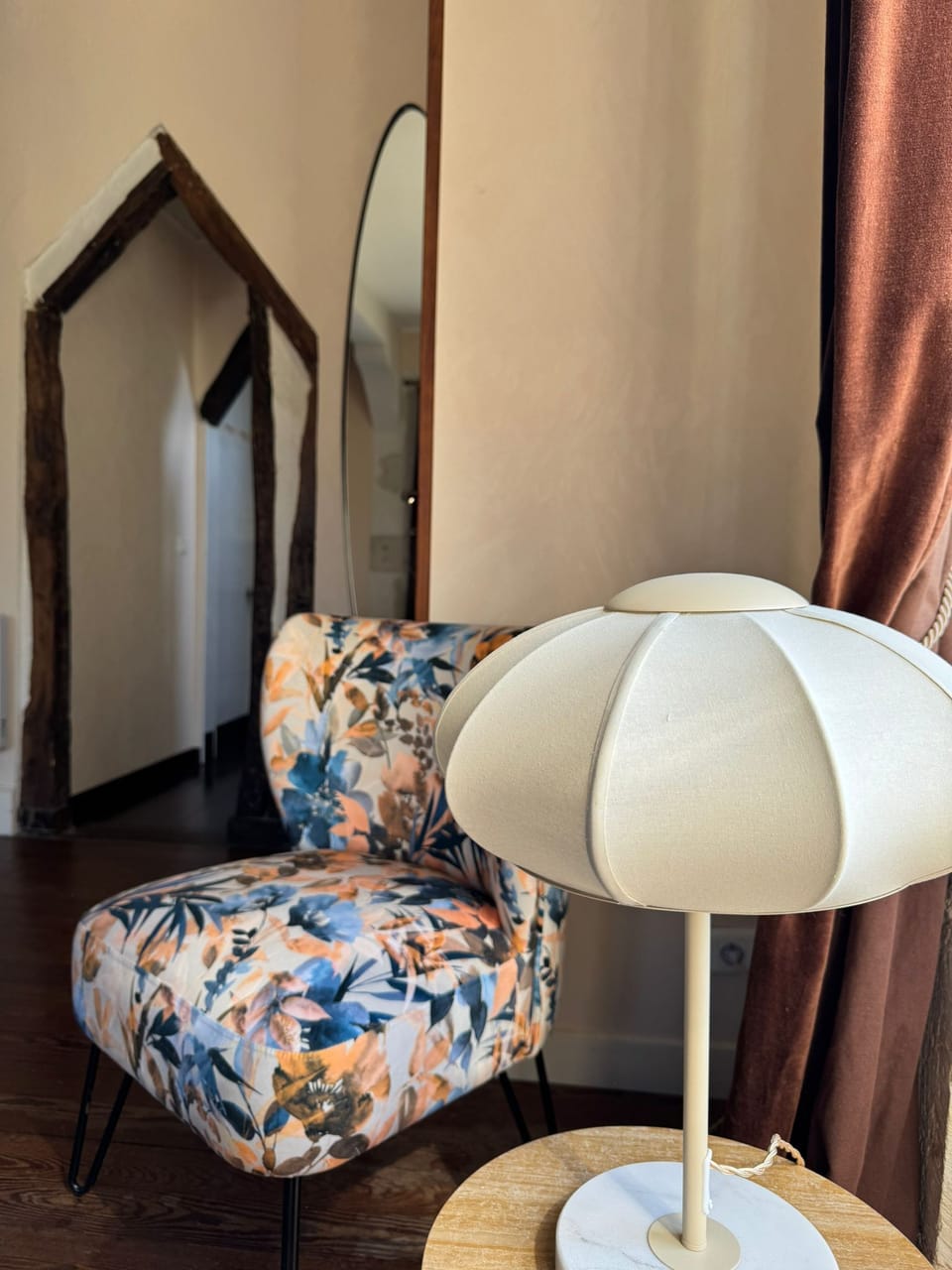 Junior Suite, 1 King Bed, Non Smoking, Private Bathroom | In-room safe, soundproofing, iron/ironing board, free WiFi