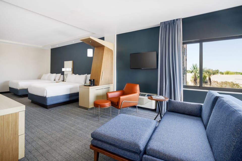 Premium bedding, in-room safe, desk, iron/ironing board