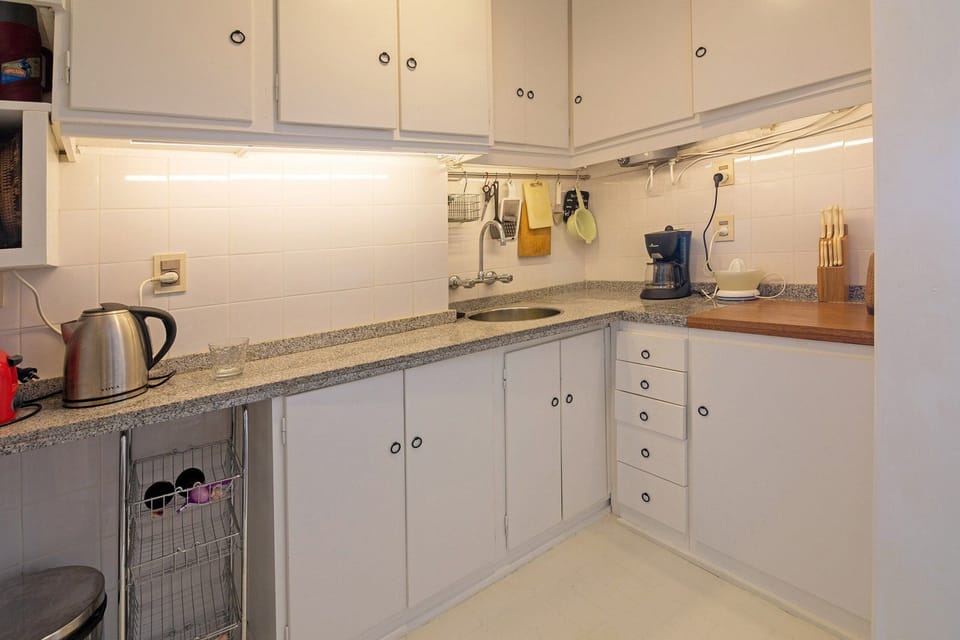 Comfort Apartment, City View | Private kitchen | Electric kettle, toaster