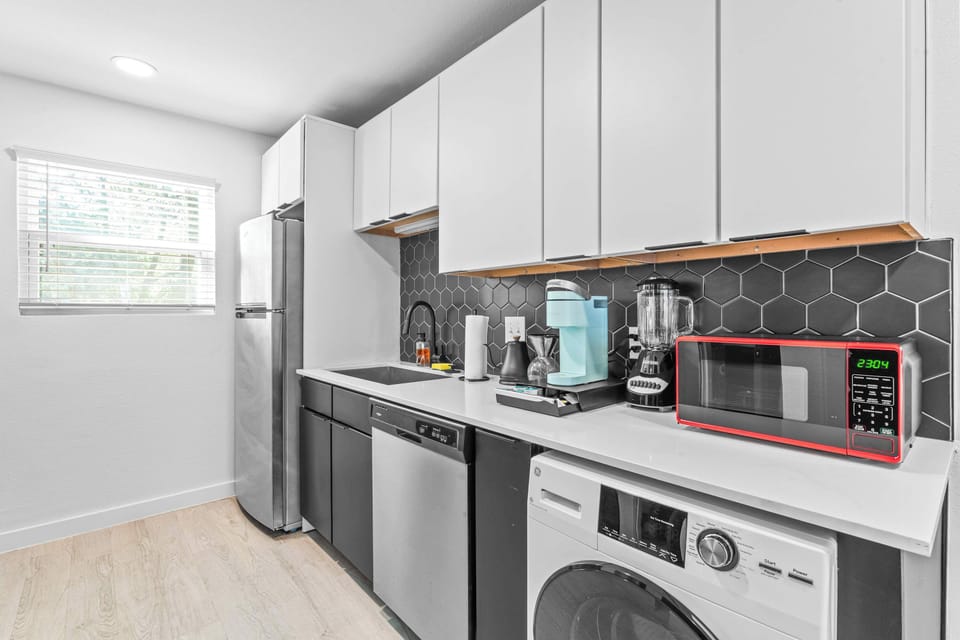 House | 1 bedroom, desk
