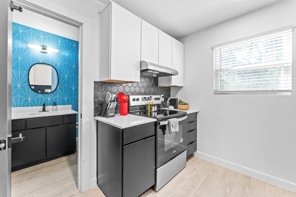 House | 1 bedroom, desk