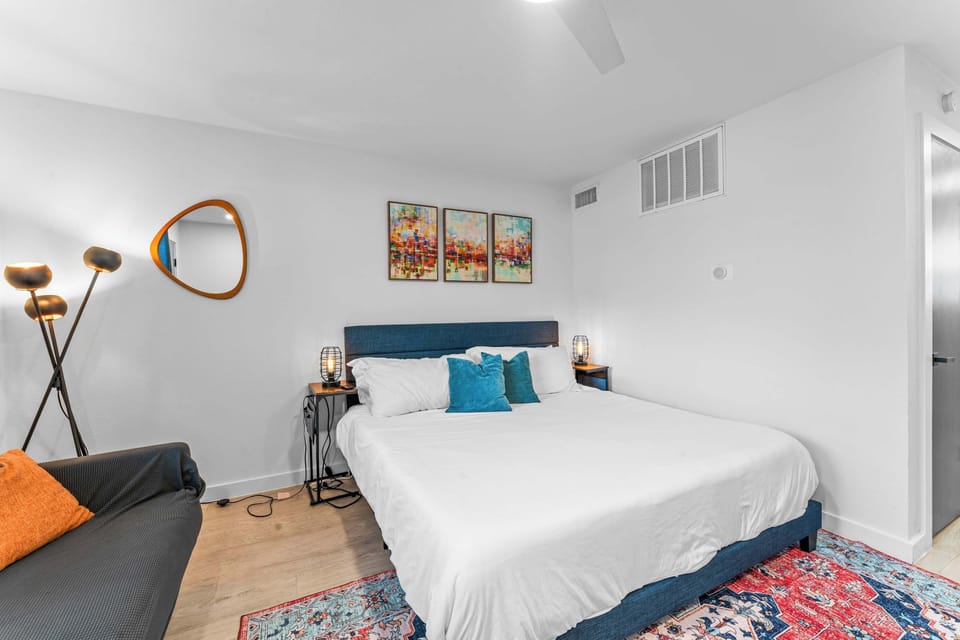 House | 1 bedroom, desk