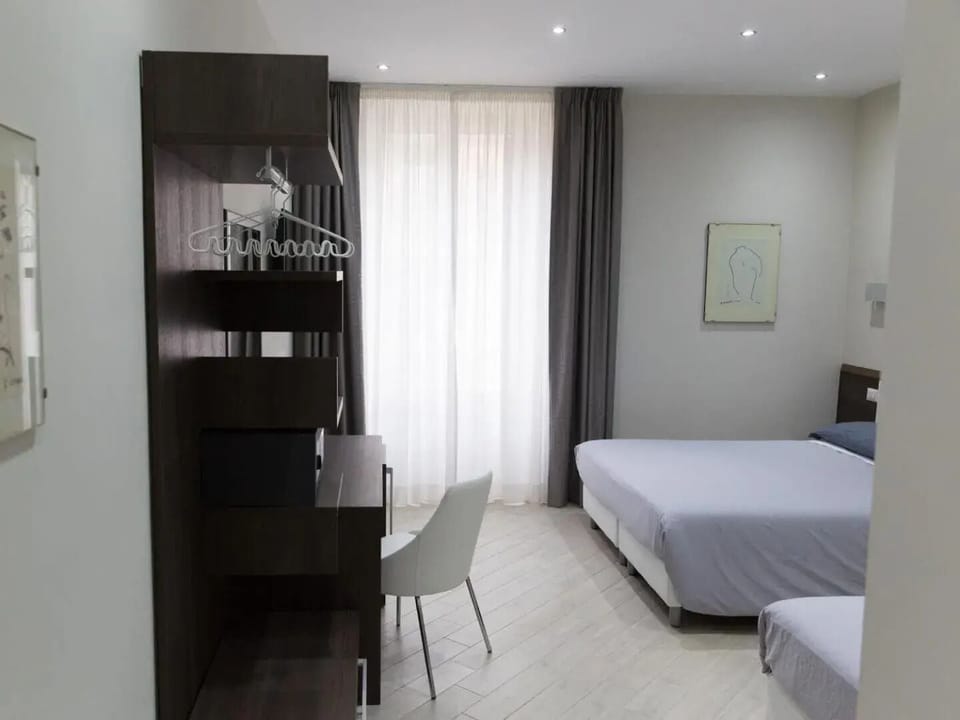 Deluxe Triple Room | In-room safe, desk, laptop workspace, soundproofing