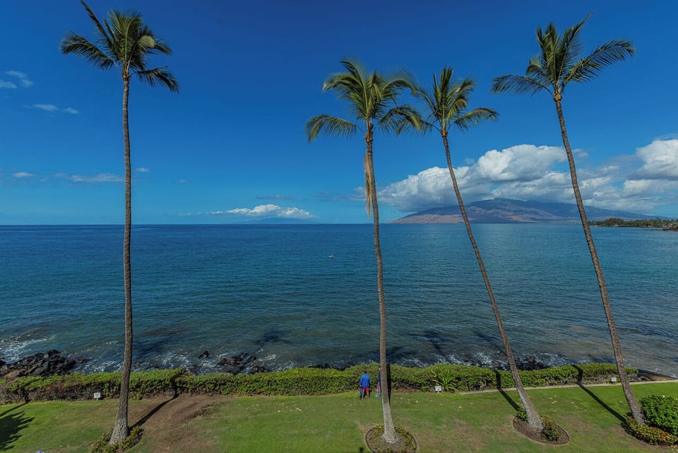 Overlooking golden sands of Kamaole Beach I