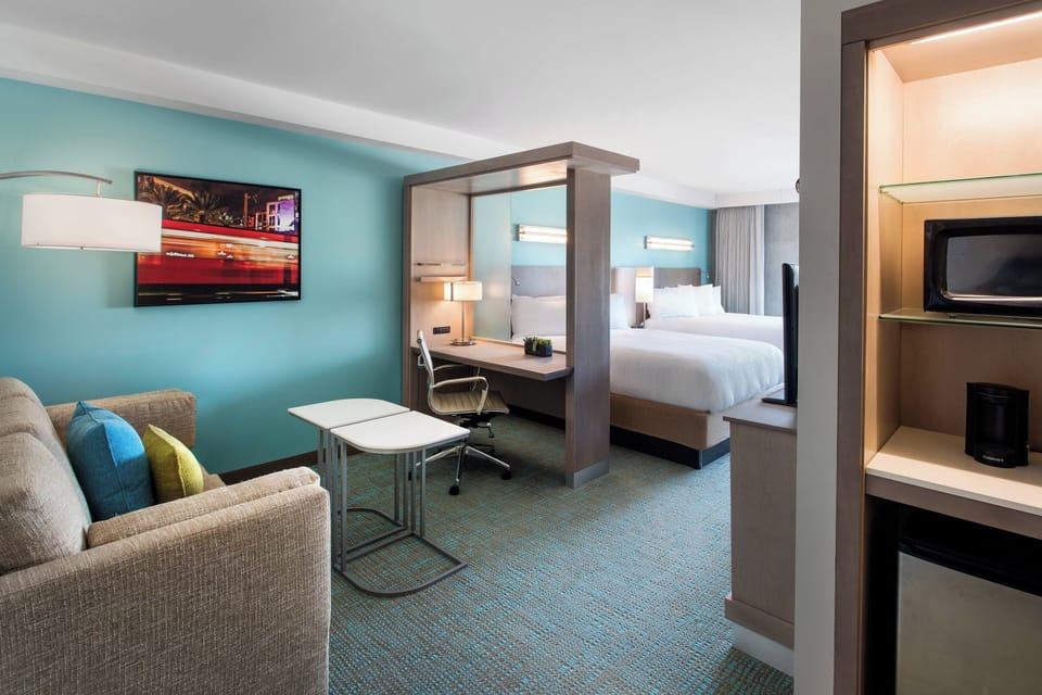 Premium bedding, in-room safe, desk, iron/ironing board