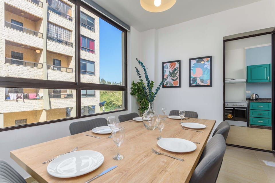 Apartment, 2 Bedrooms, Kitchen, City View | Dining room