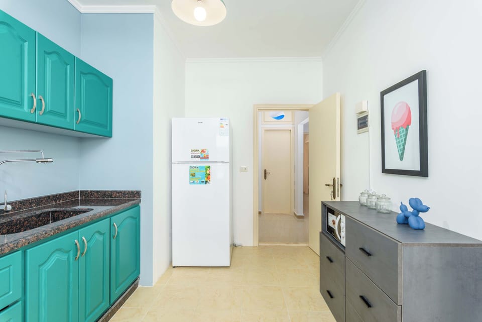 Apartment, 2 Bedrooms, Kitchen, City View | Private kitchen | Full-size fridge, microwave, oven, stovetop