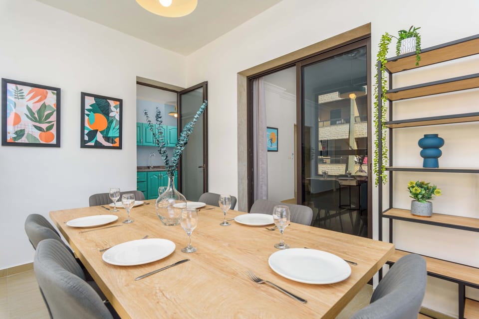 Apartment, 2 Bedrooms, Kitchen, City View | Dining room