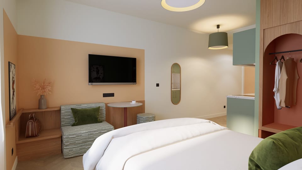 Premium bedding, in-room safe, blackout drapes, soundproofing