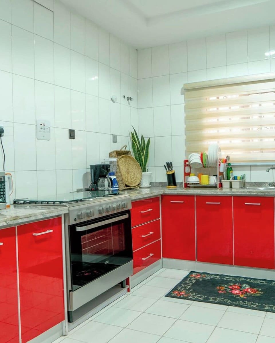 Comfort Apartment, Balcony, City View | Private kitchen | Fridge, microwave, oven, stovetop
