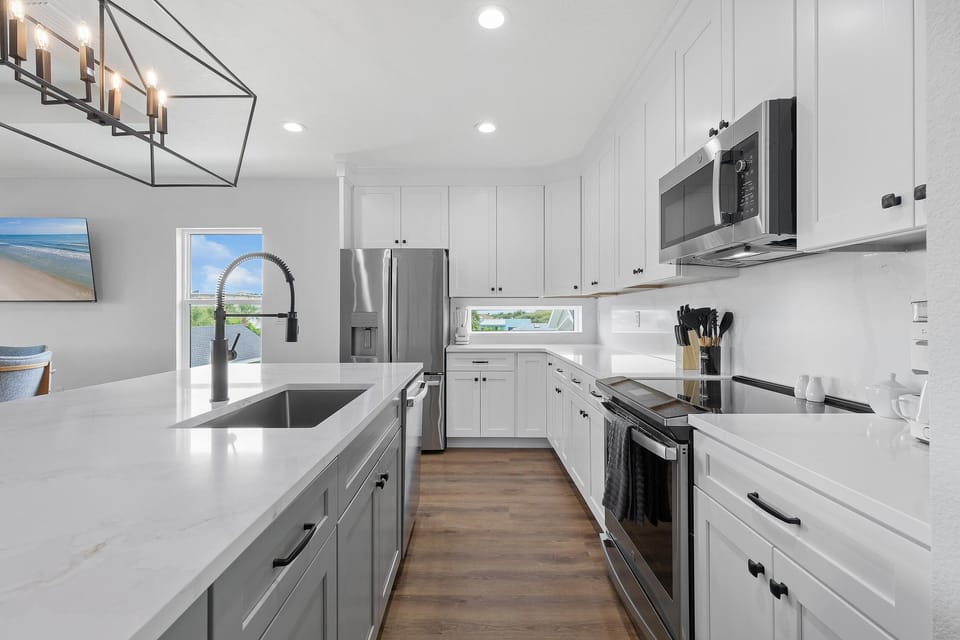 House, Multiple Beds (Flip Flop Living South) | Private kitchen | Oven, toaster