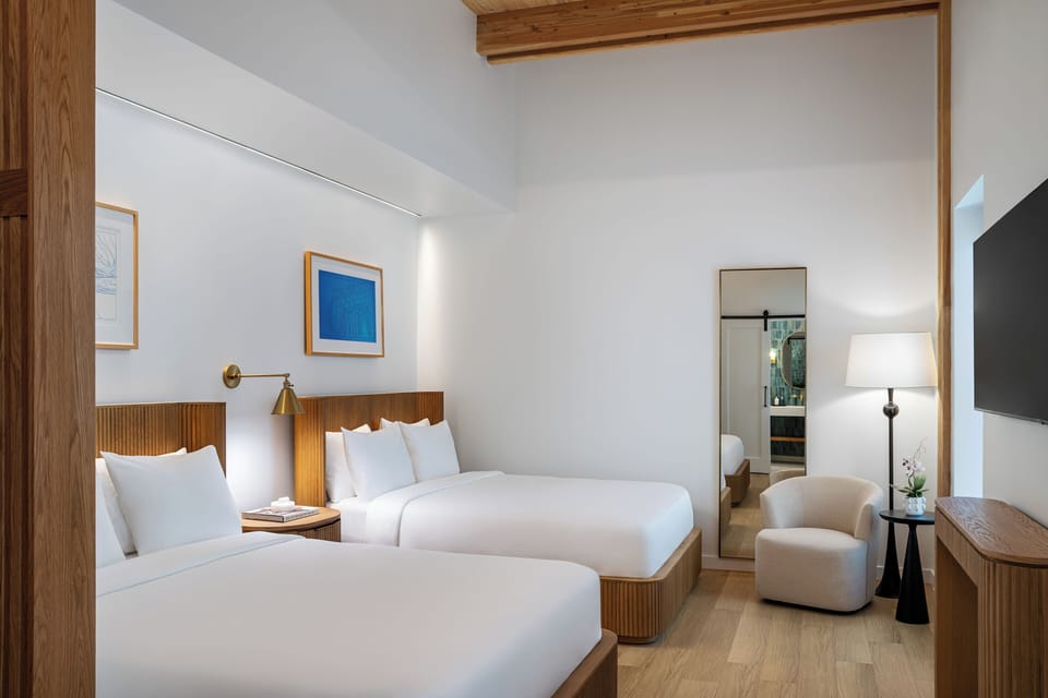 Signature Room | Premium bedding, pillowtop beds, blackout drapes, WiFi (free)