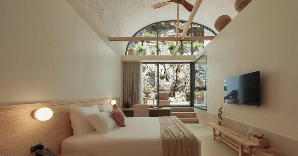 Suite, Mountain View | Desk, WiFi (free)