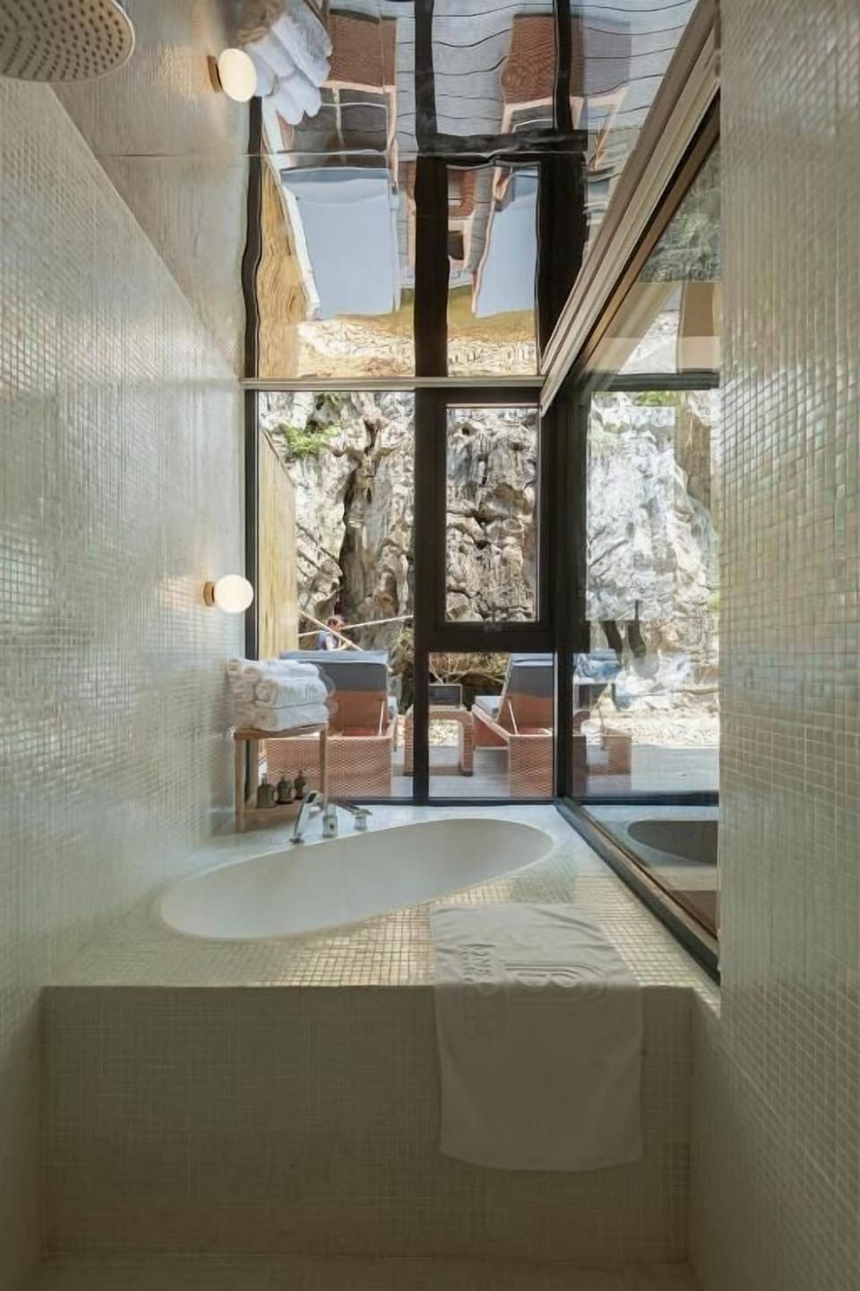 Family Suite with Balcony | Bathroom | Free toiletries, slippers, soap, shampoo