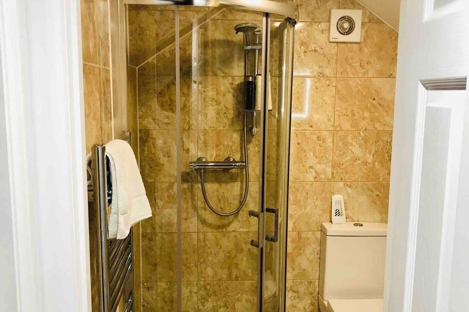 Shower, towels