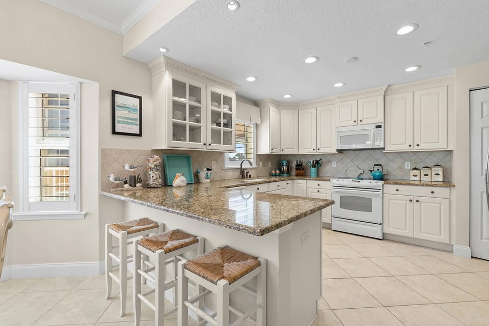 Condo, Multiple Beds (Atlantic Villas 102) | Private kitchen | Oven, toaster