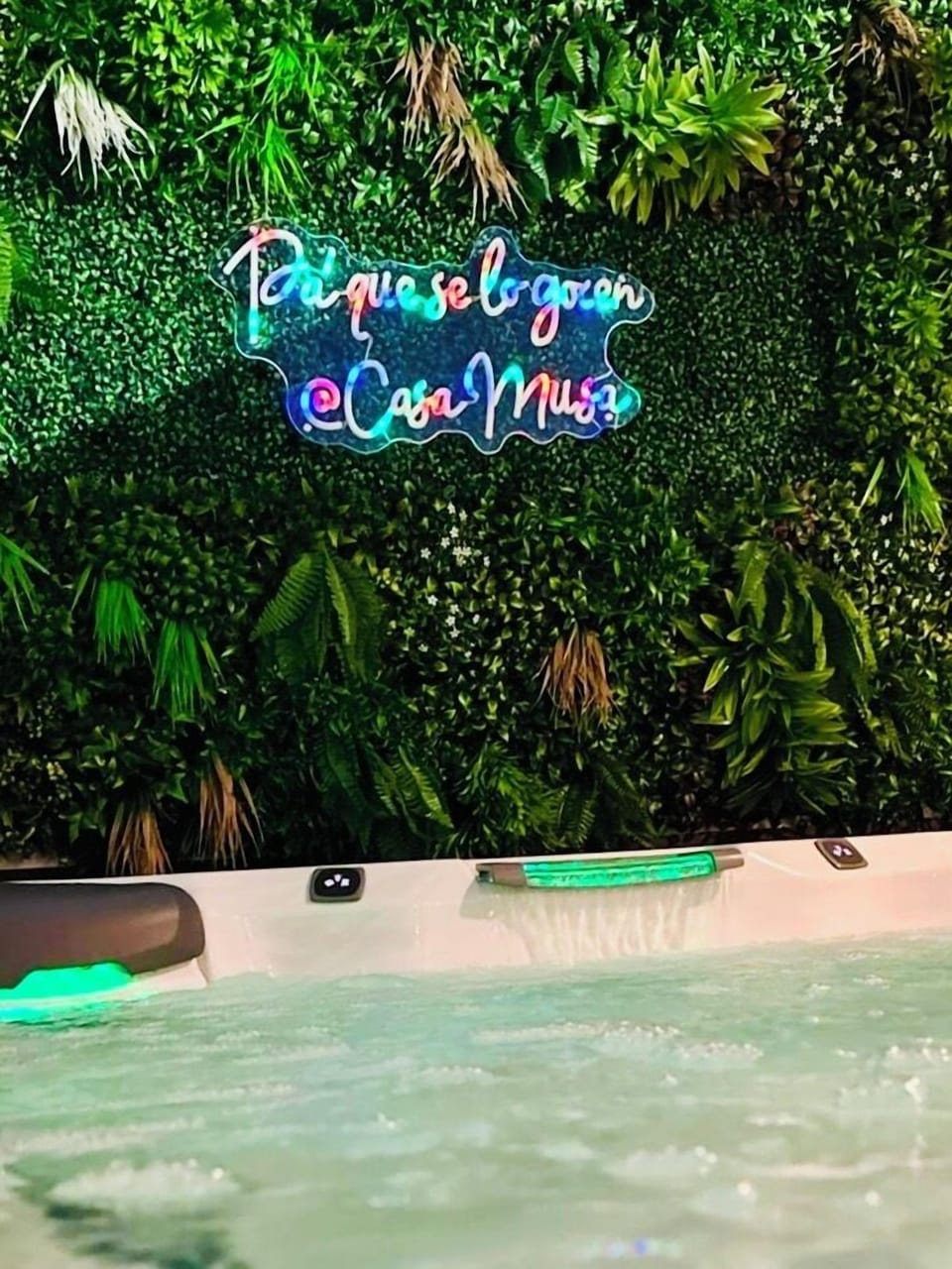 Relax in our outdoor space and bathe under the sun in our jacuzzi. 